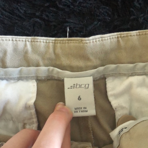 Khaki shorts - Picture 2 of 2